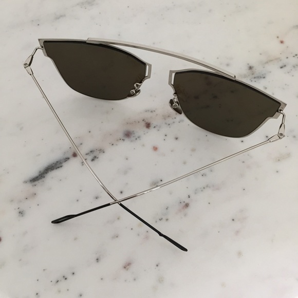 🆑 "Camilla" Sunglasses || Silver & Light Blue - Picture 4 of 9